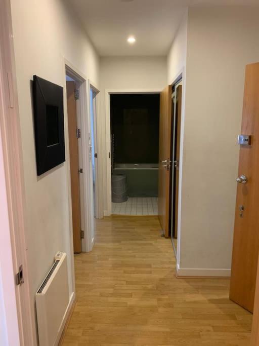 Apartment Stunning 2 Bed Flat! Centrally Located In London, Uk! *