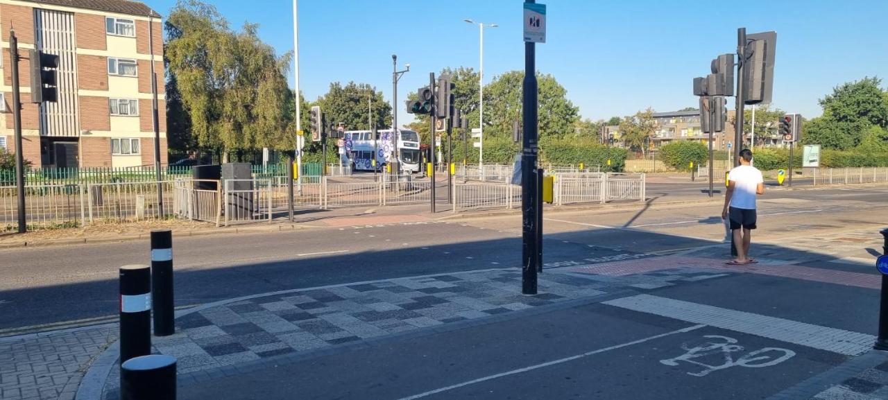 Private In Shares Flat Near Heathrow Airport Apartamento