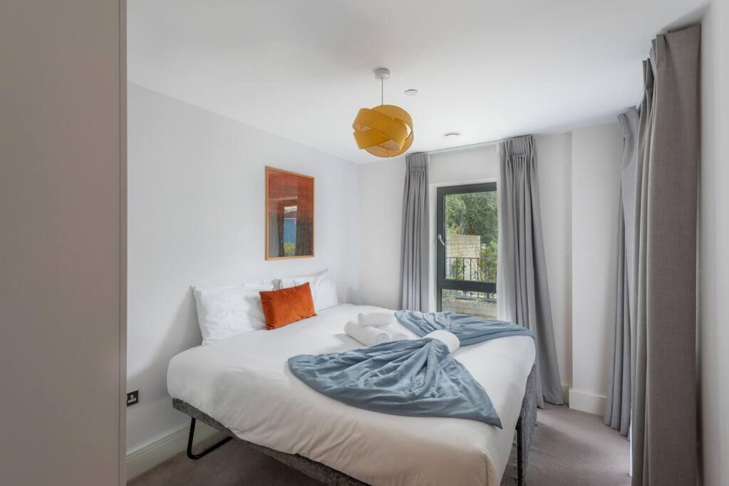 Stylish 2 Bed 2 Bath In Highgate & Free Parking Londen