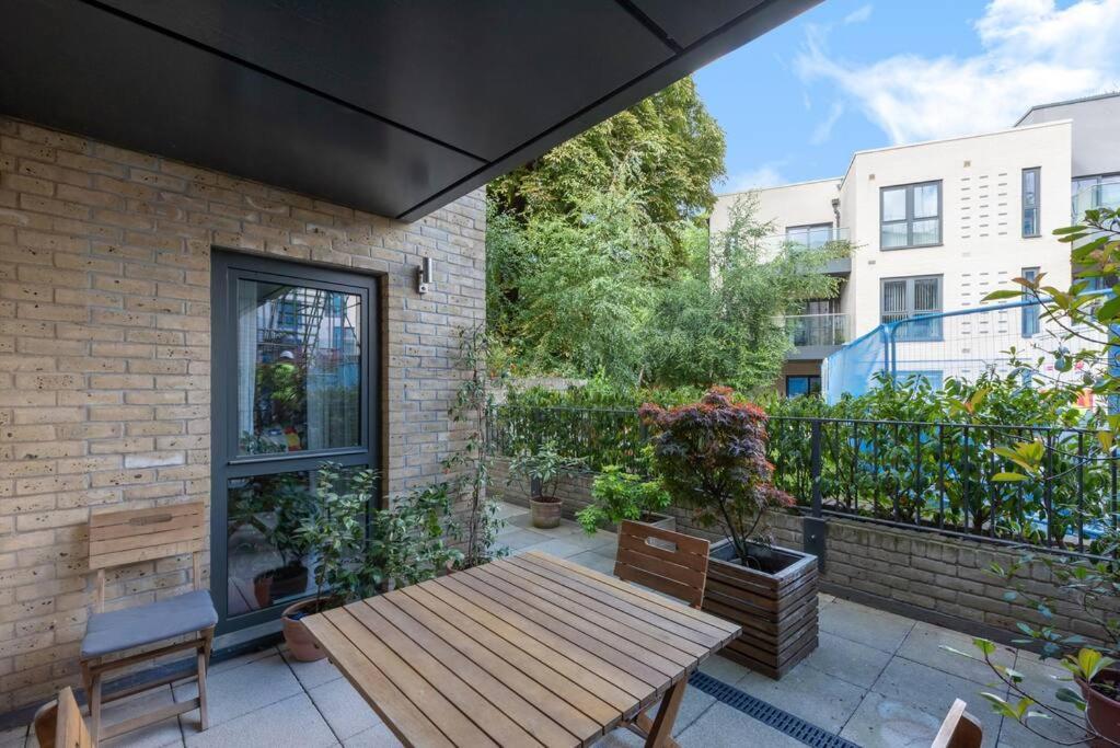 Stylish 2 Bed 2 Bath In Highgate & Free Parking * Londen