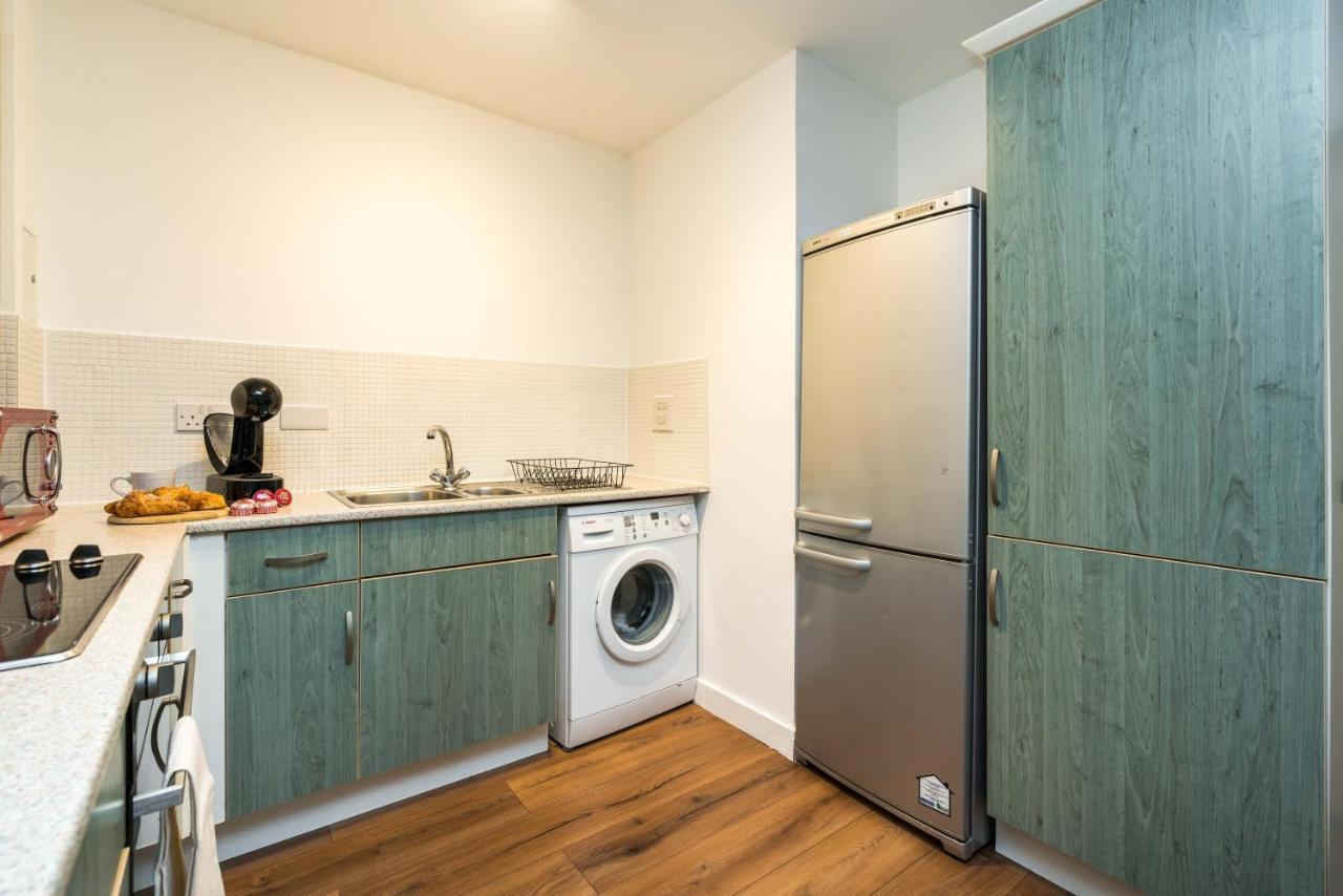 Fast Internet One Bedroom In Greater London, Id Required Apartment