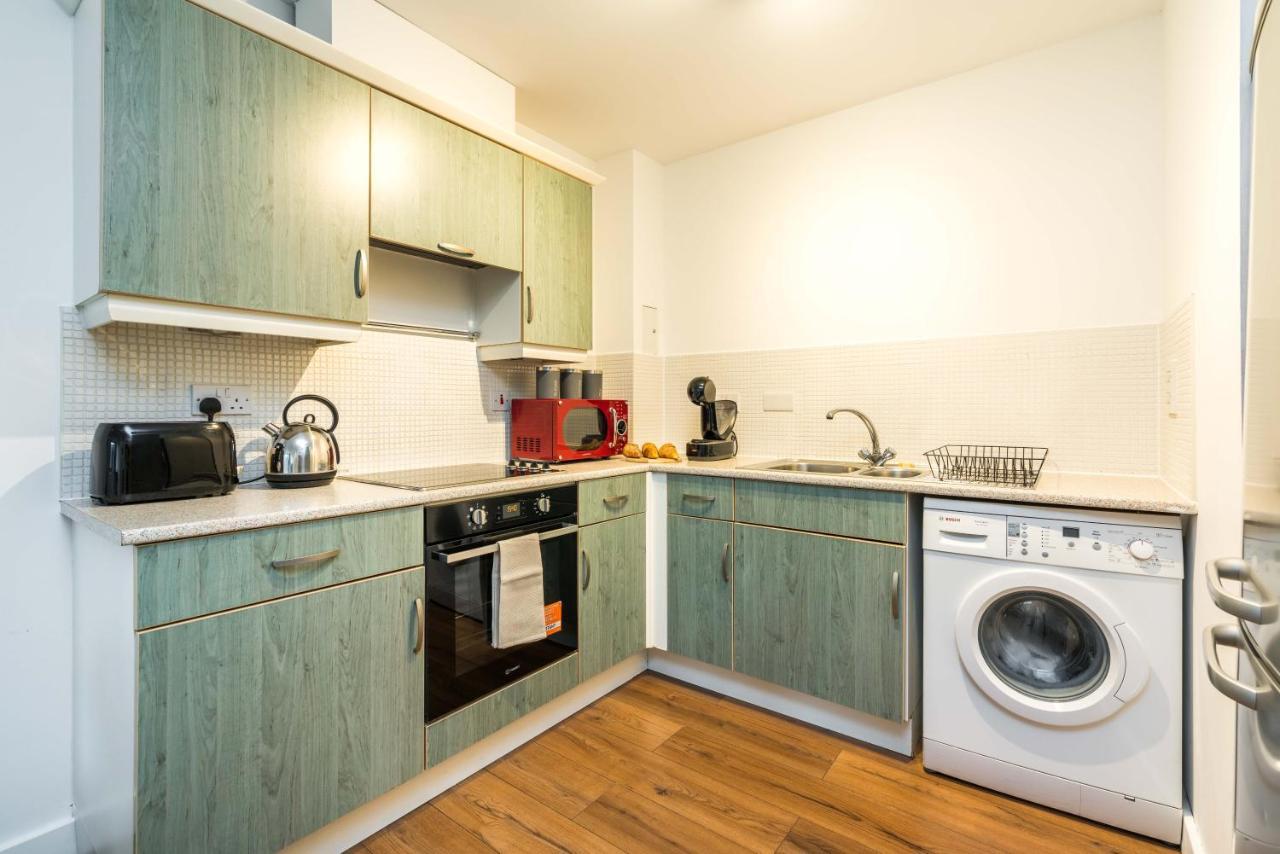 Fast Internet One Bedroom In Greater London, Id Required Apartment London