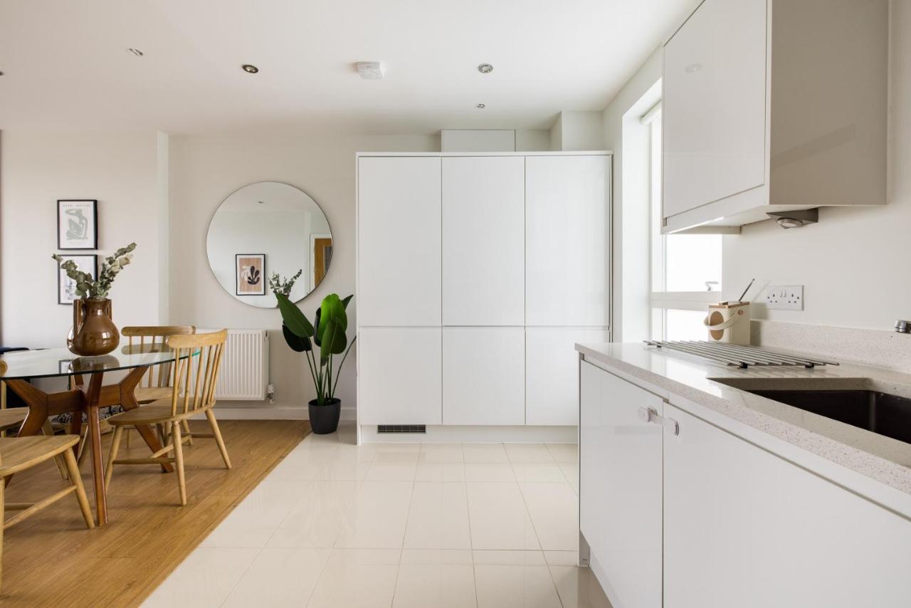 The Limehouse Classic - Endearing 2bdr Flat With Balcony Apartment