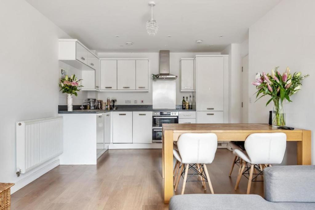 Stylish 2bed2bath Flat Roof Garden View * Londen