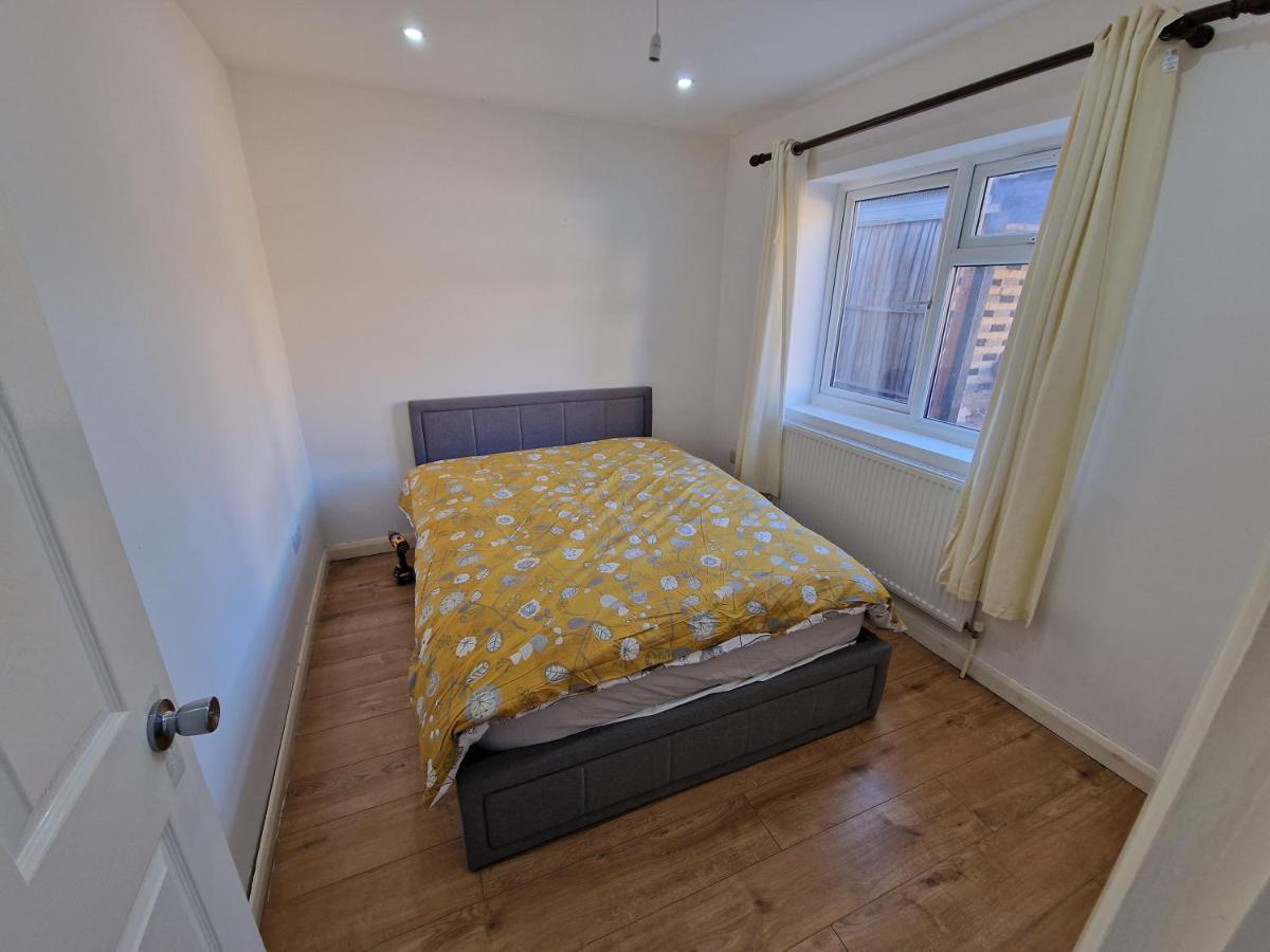 Mile End Budget * Londres