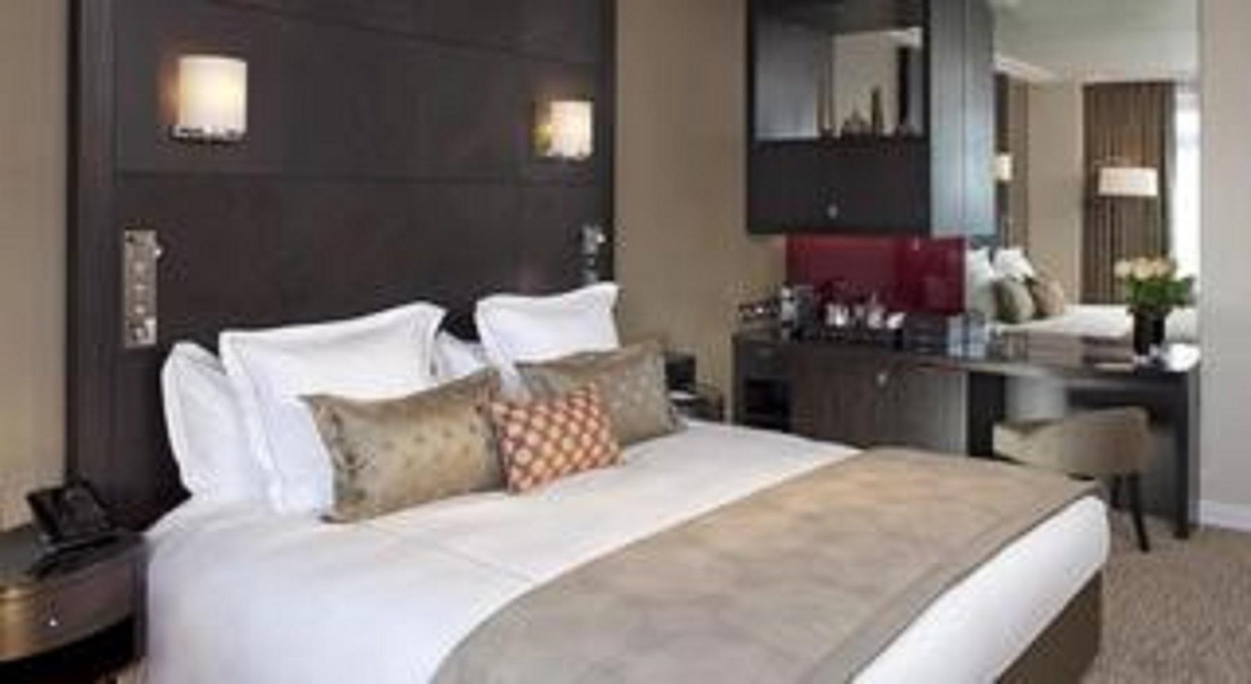 Jumeirah Carlton Tower 5*