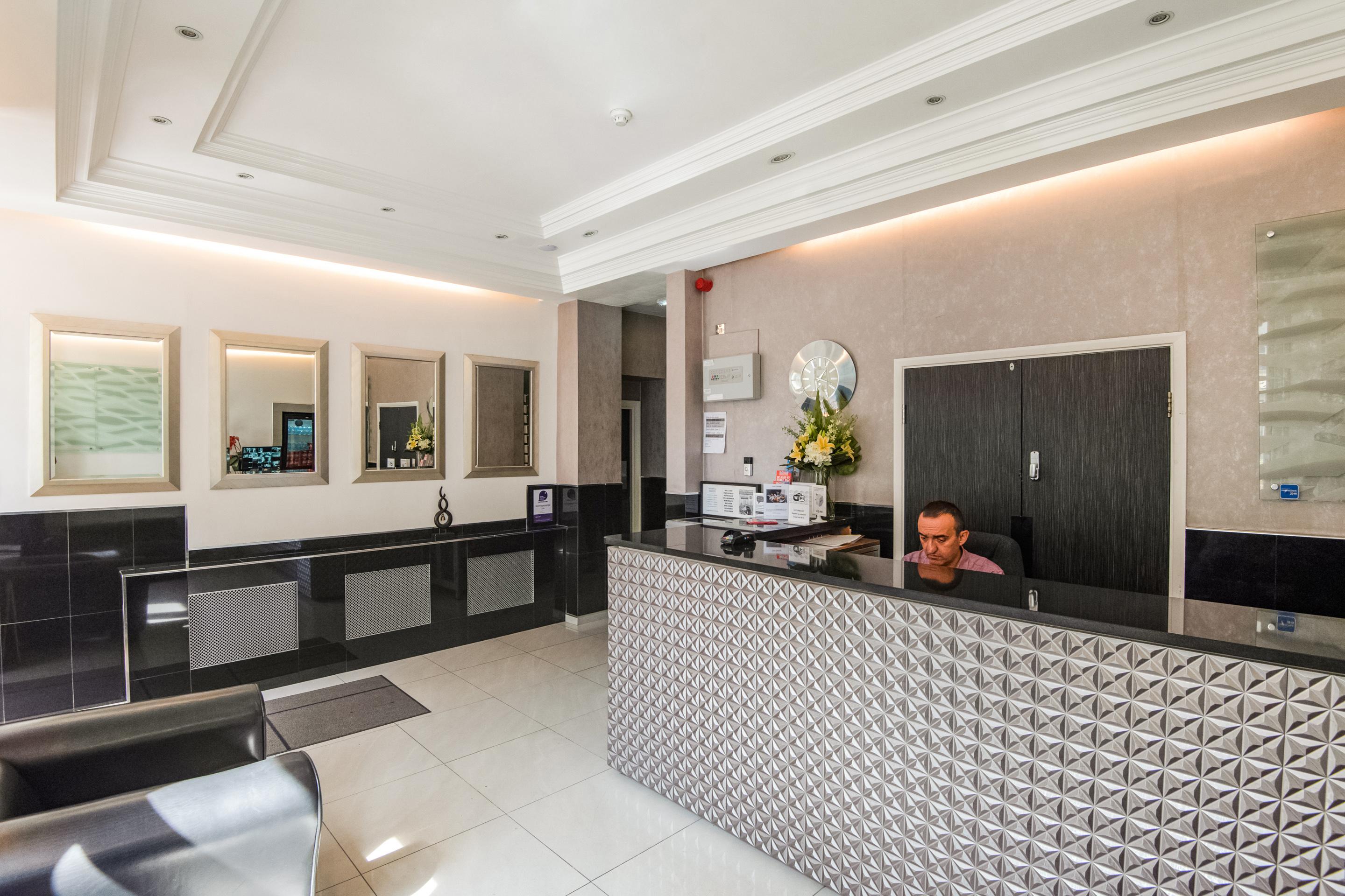 Huttons Hotel, Victoria Hotel Londen