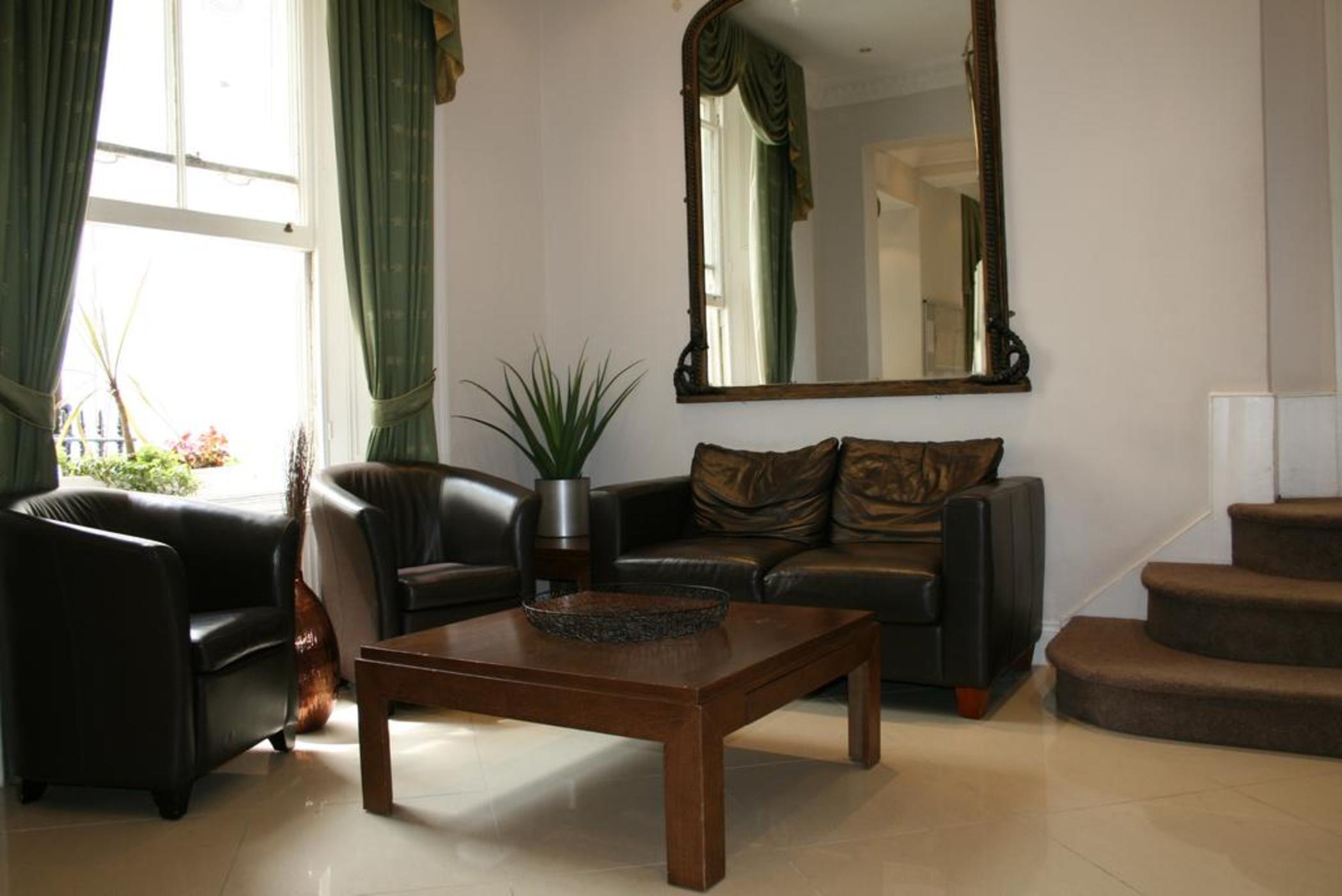 Wedgewood Hotel 2*
