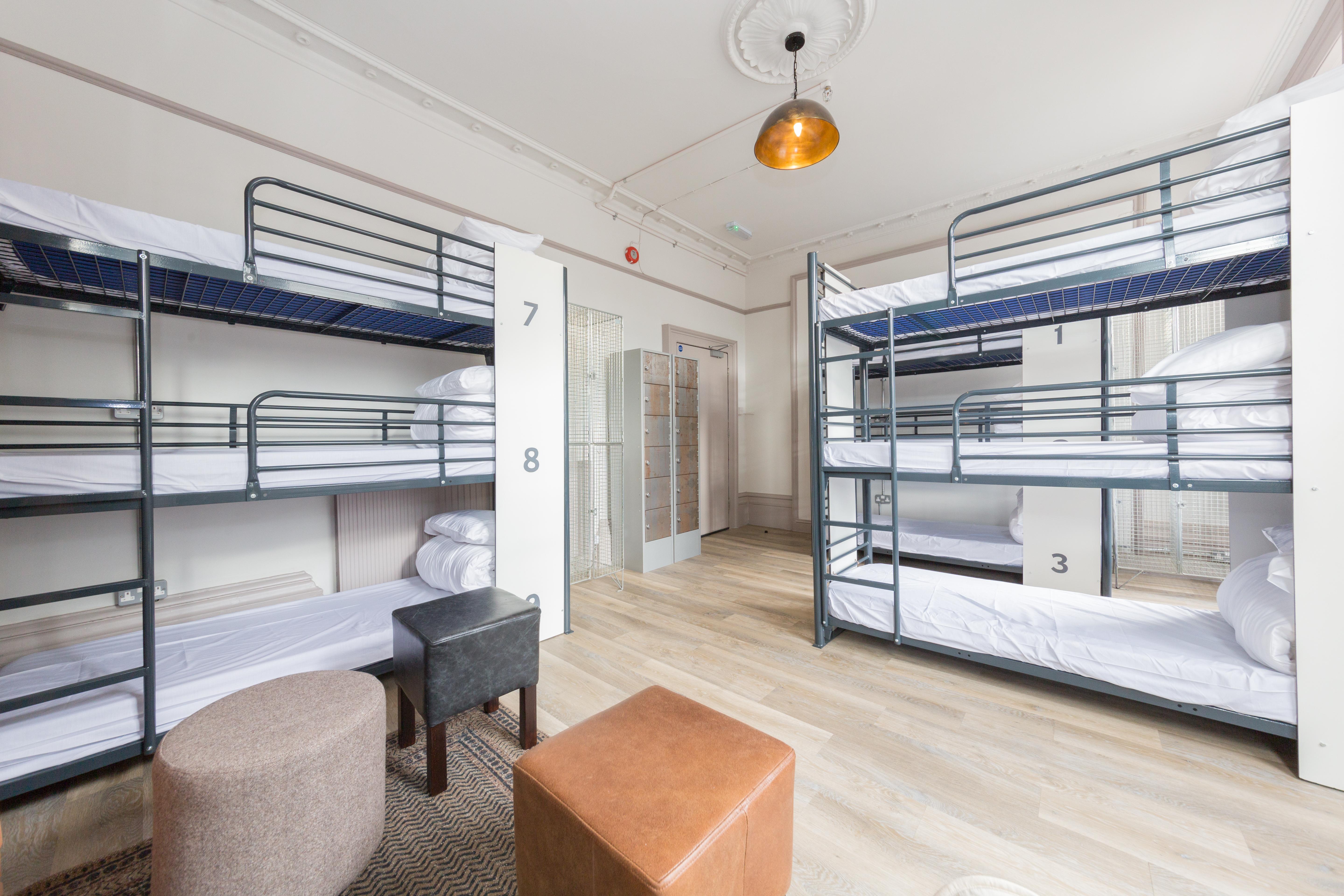 Publove @ The Man, Paddington Hostel Londen