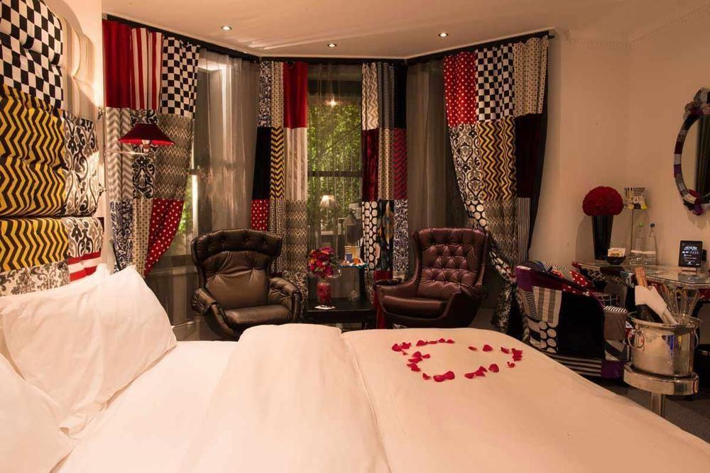 The Exhibitionist 5* Londen