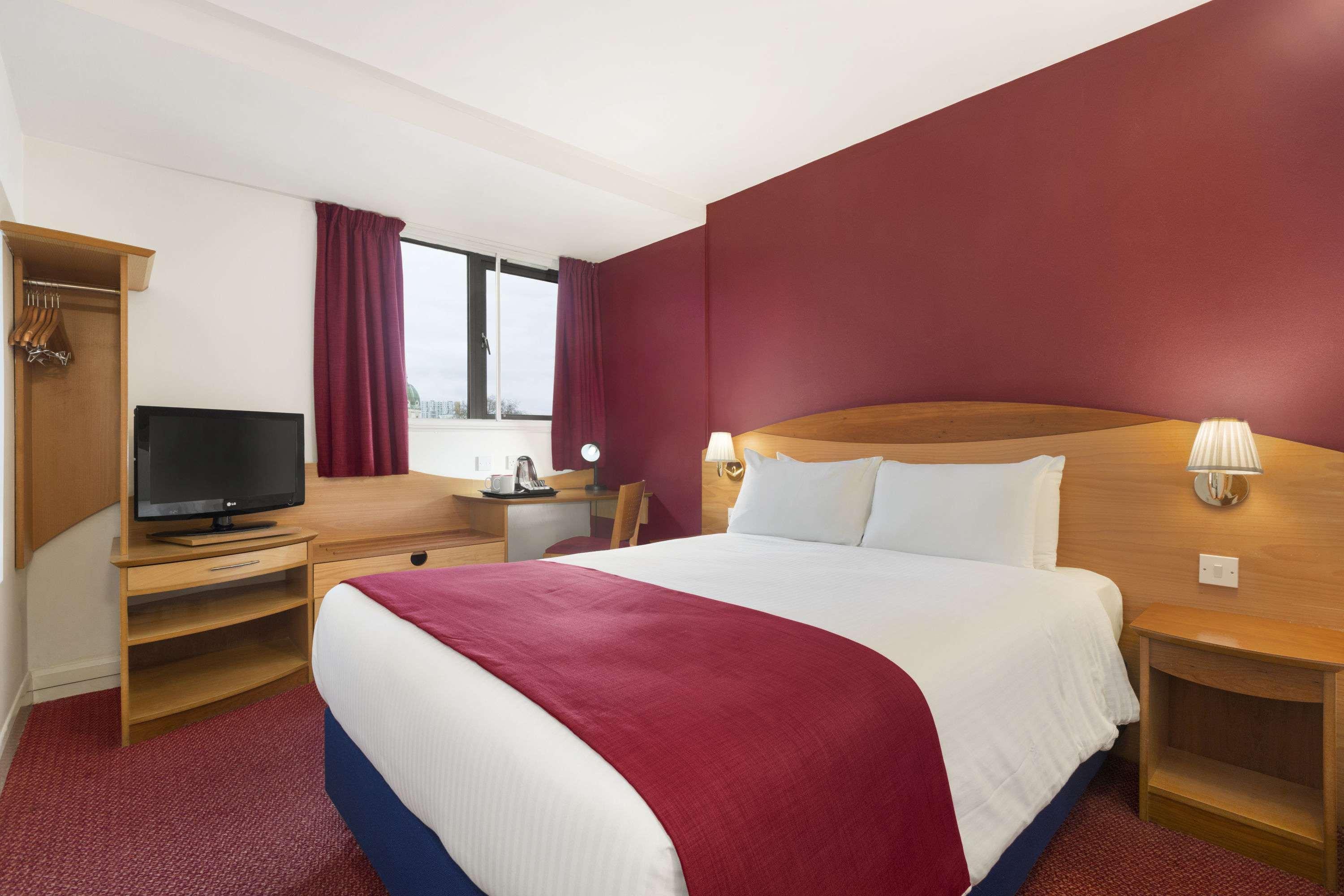 Waterloo Hub And 3* London