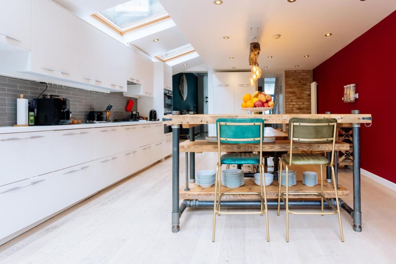 Luxury And Bright Bedrooms In Queens Park Londen