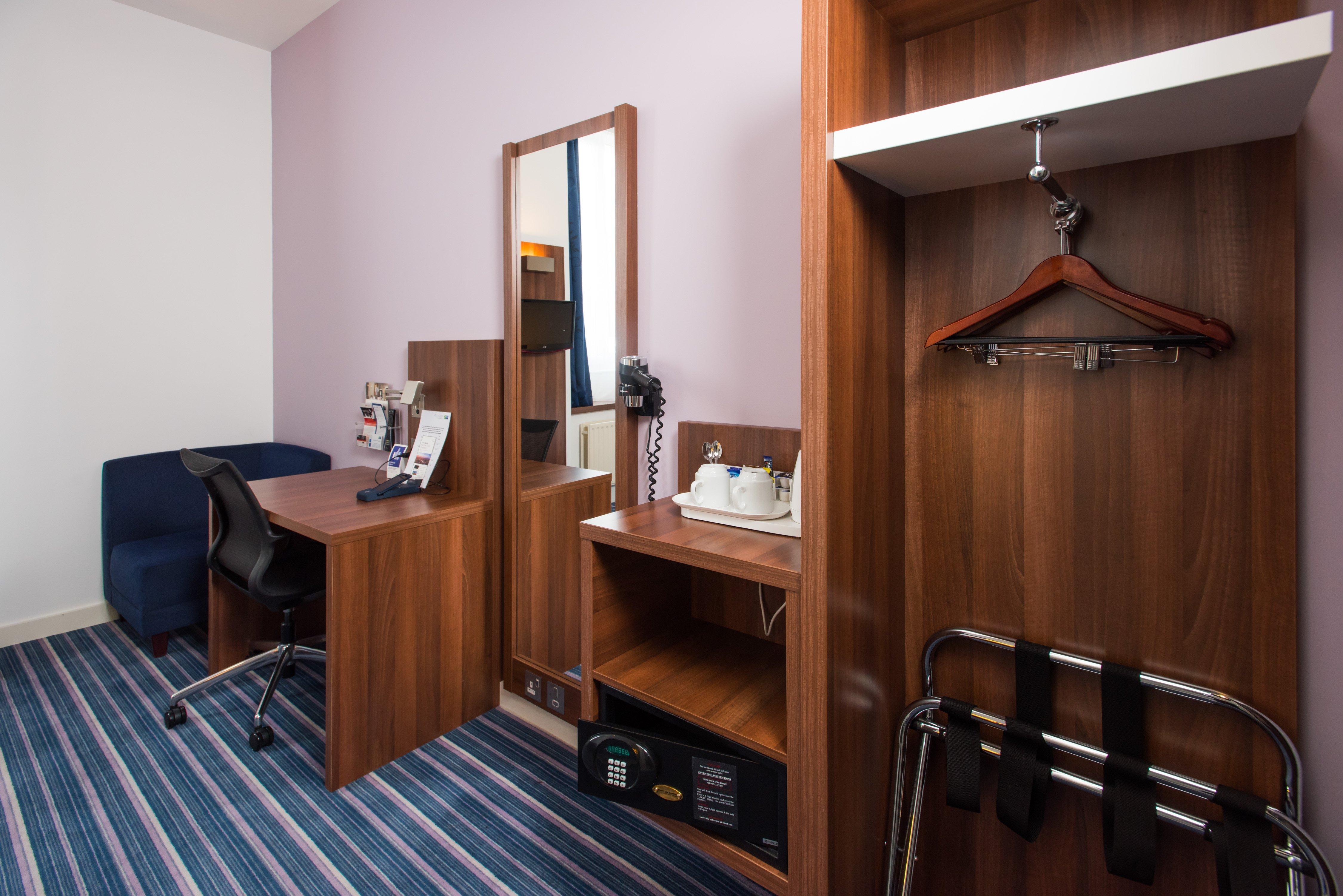 Express - Vauxhall Nine Elms, An Ihg London