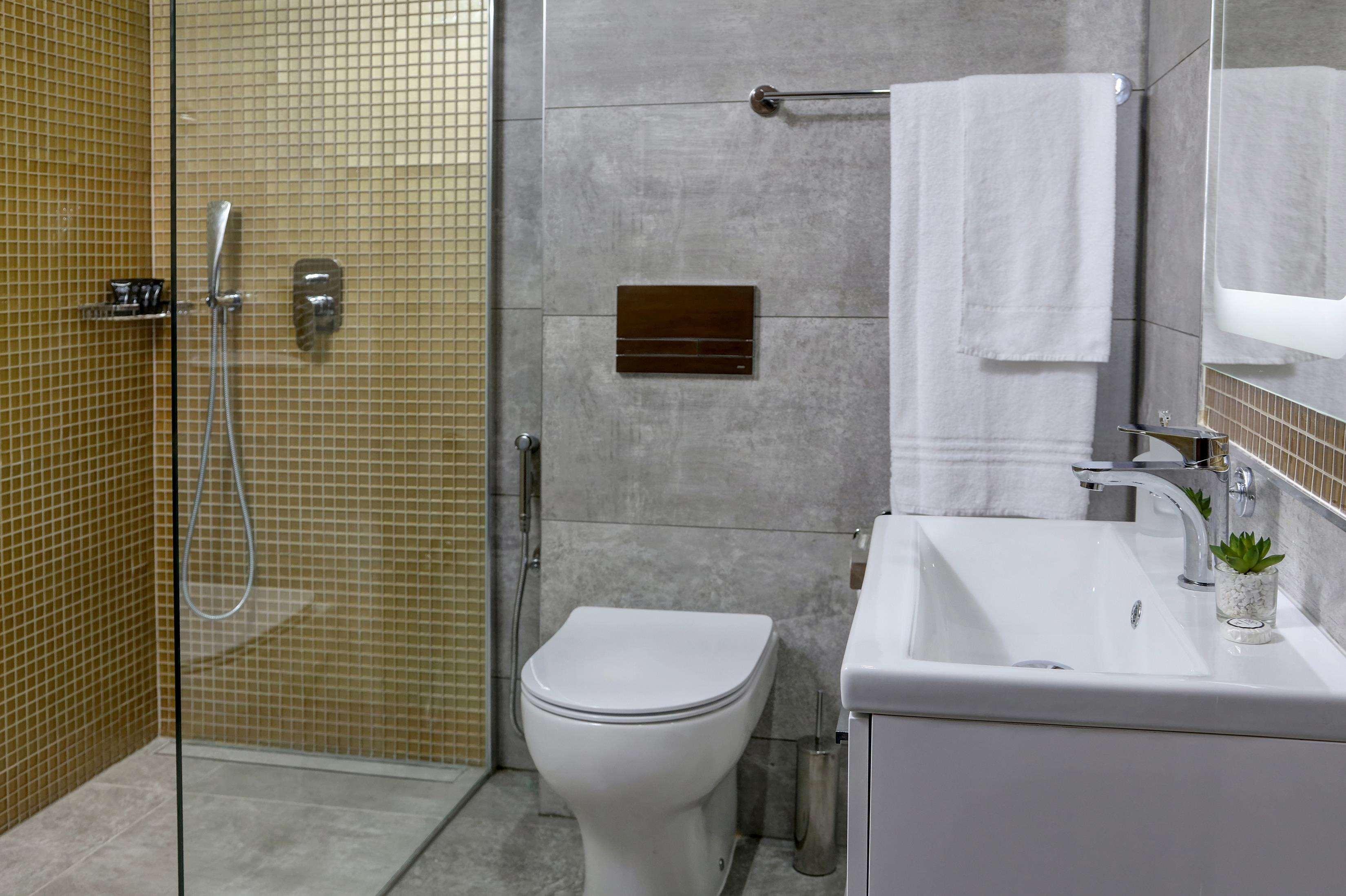 Putney Hotel; Bw Signature Collection