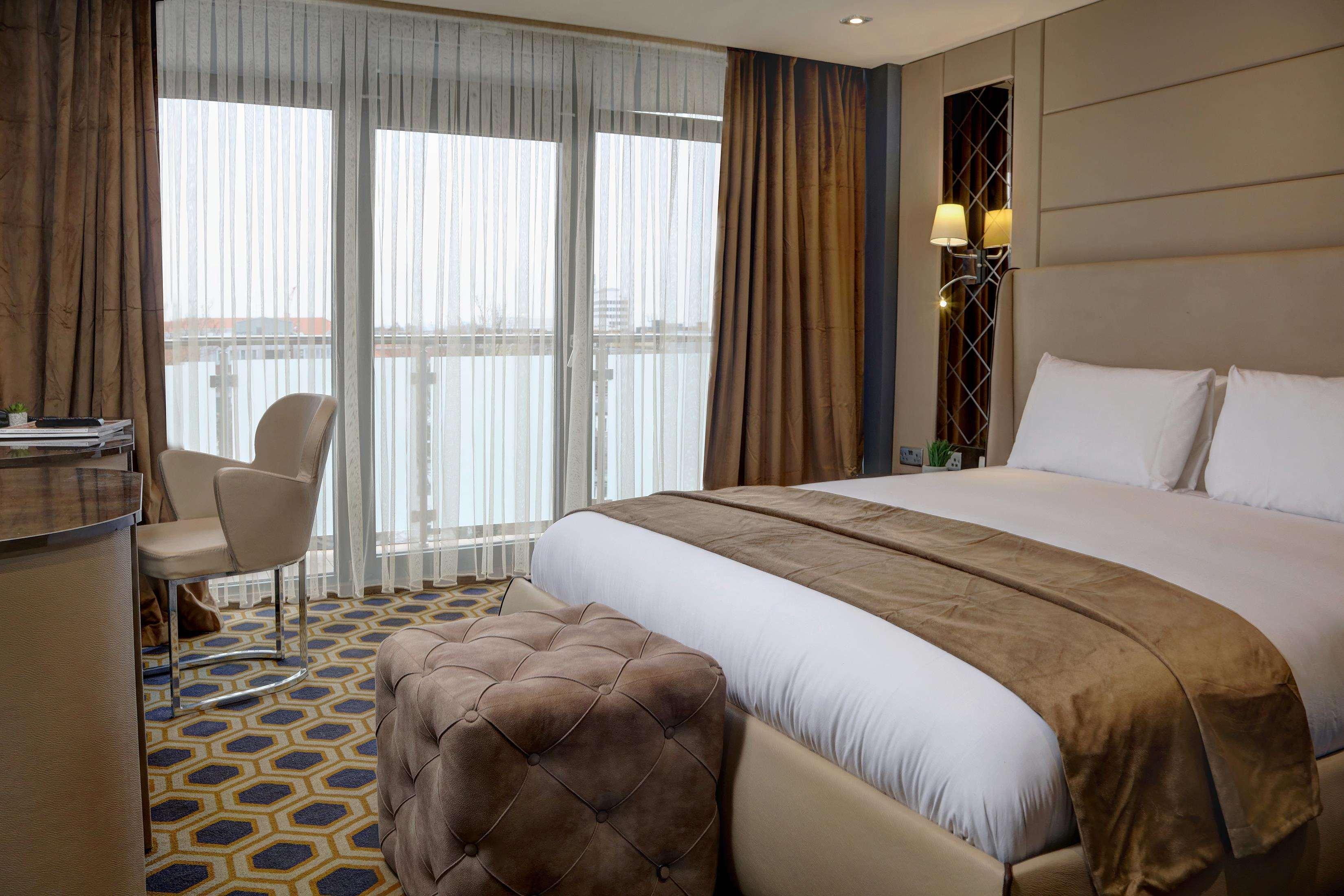 Hotel Putney Hotel; Bw Signature Collection London