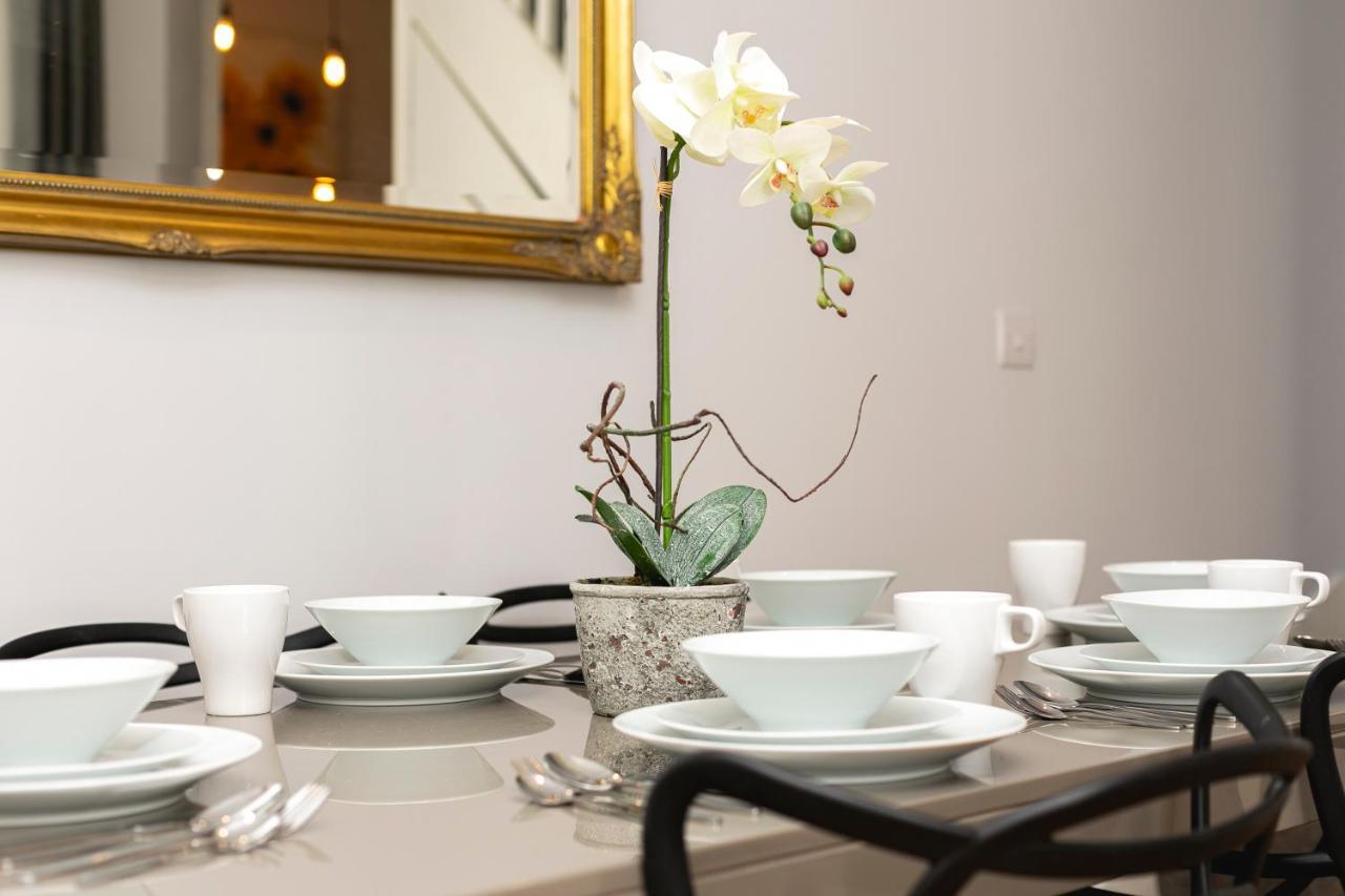 Penthousestays Notting Hill - Spacious 3 Bedroom King Bed - Near Portobello Road & Kensington High Street