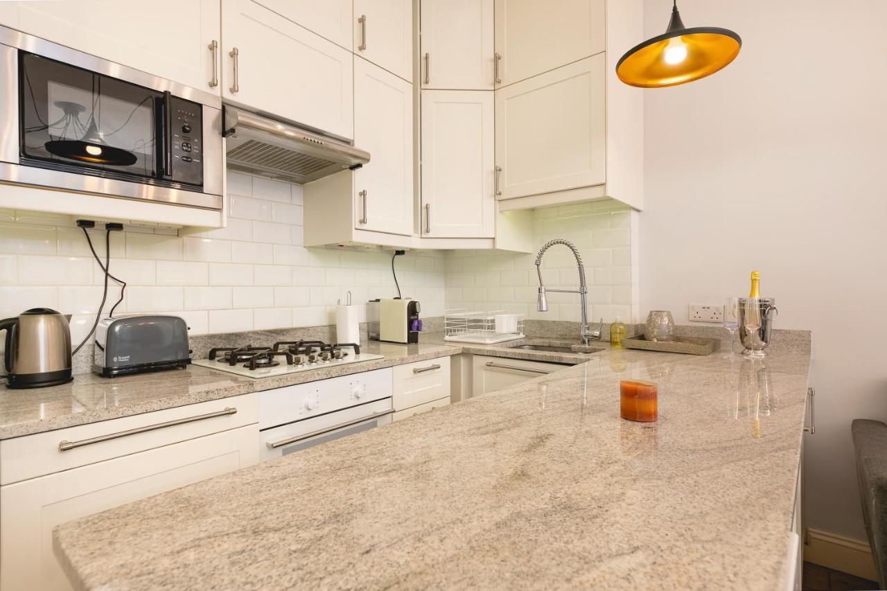 Penthousestays Notting Hill - Spacious 3 Bedroom King Bed - Near Portobello Road & Kensington High Street Appartement