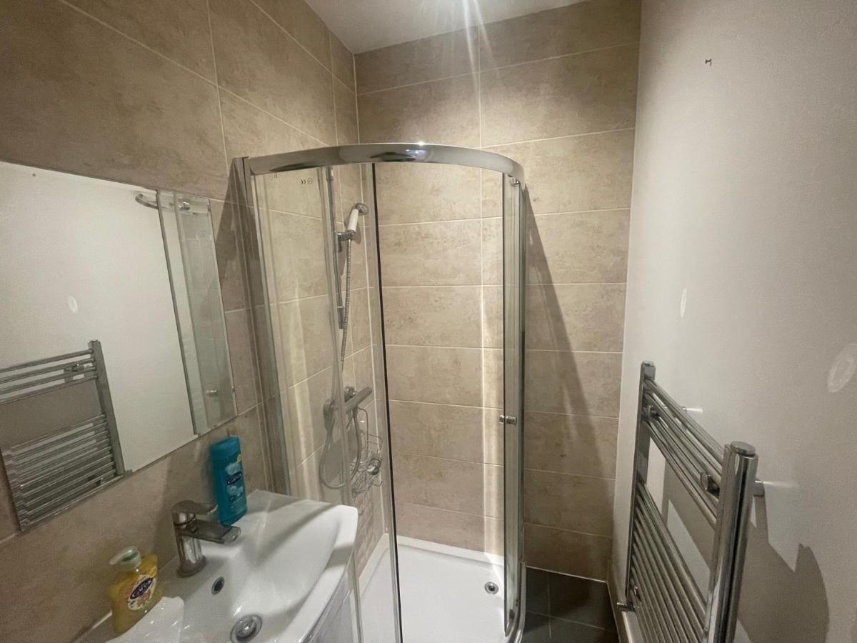 Lovely 1 Bedroom With On Street Parking Apartamento