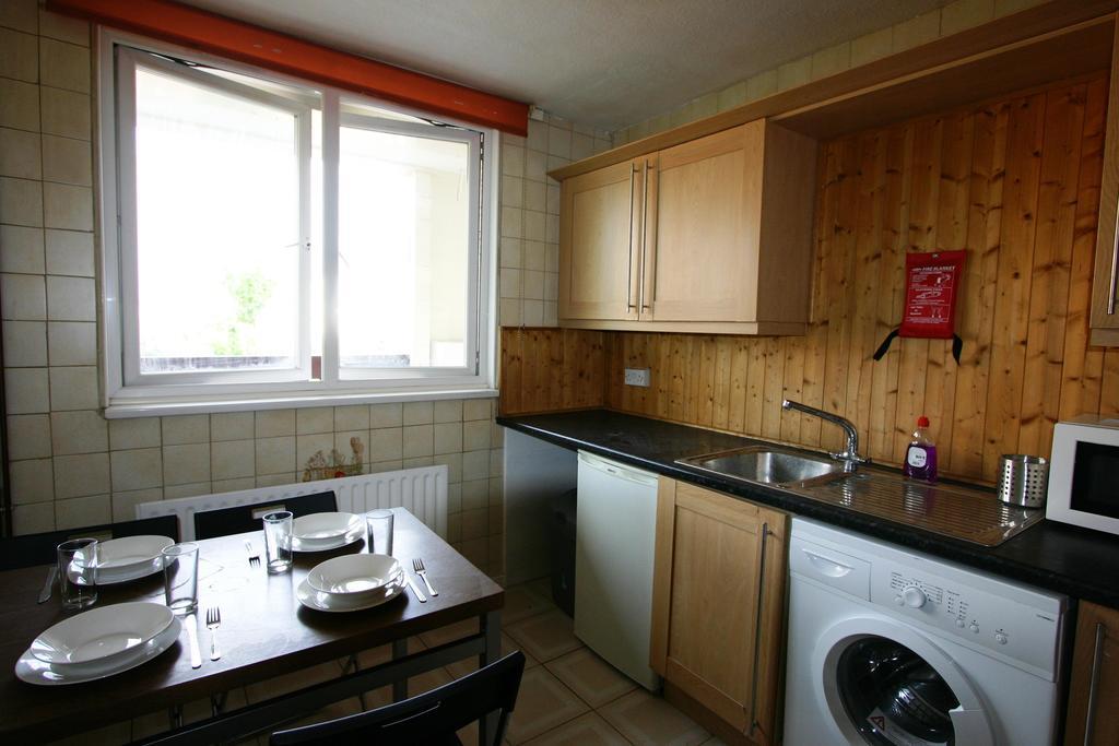 Lettingeasy - Brownfield Guest house London