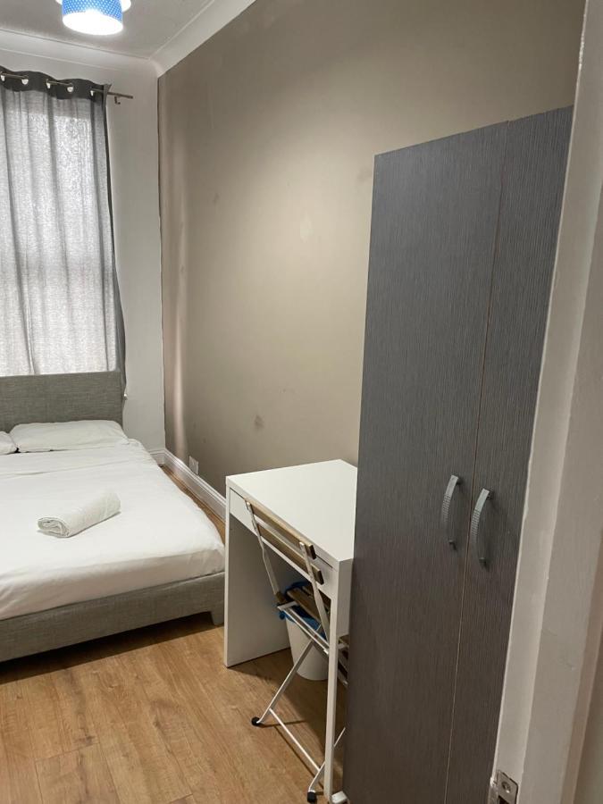 03 Bedroom Apartment-self Check In Appartement Londen
