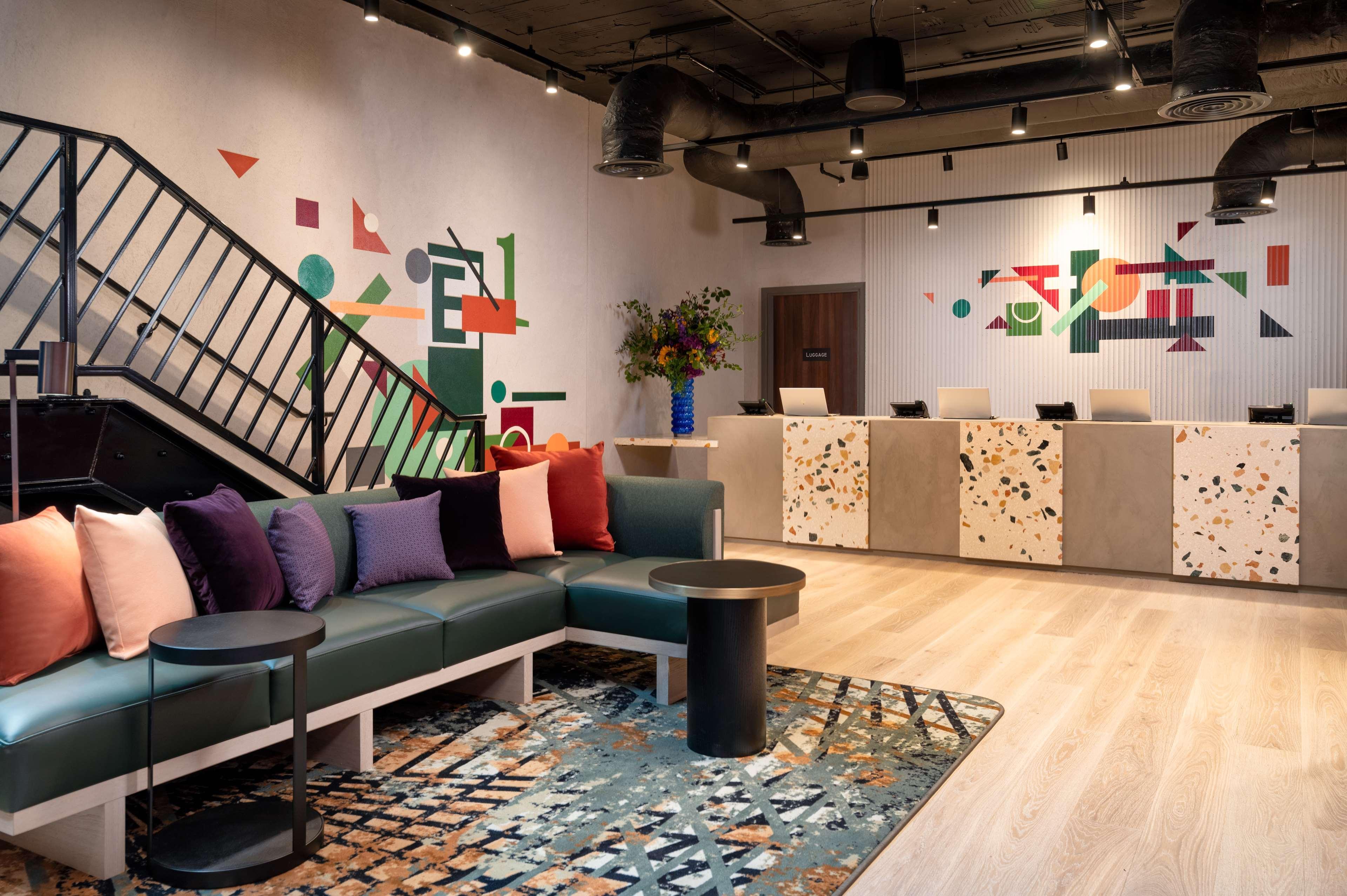 Hyatt Place East 4*
