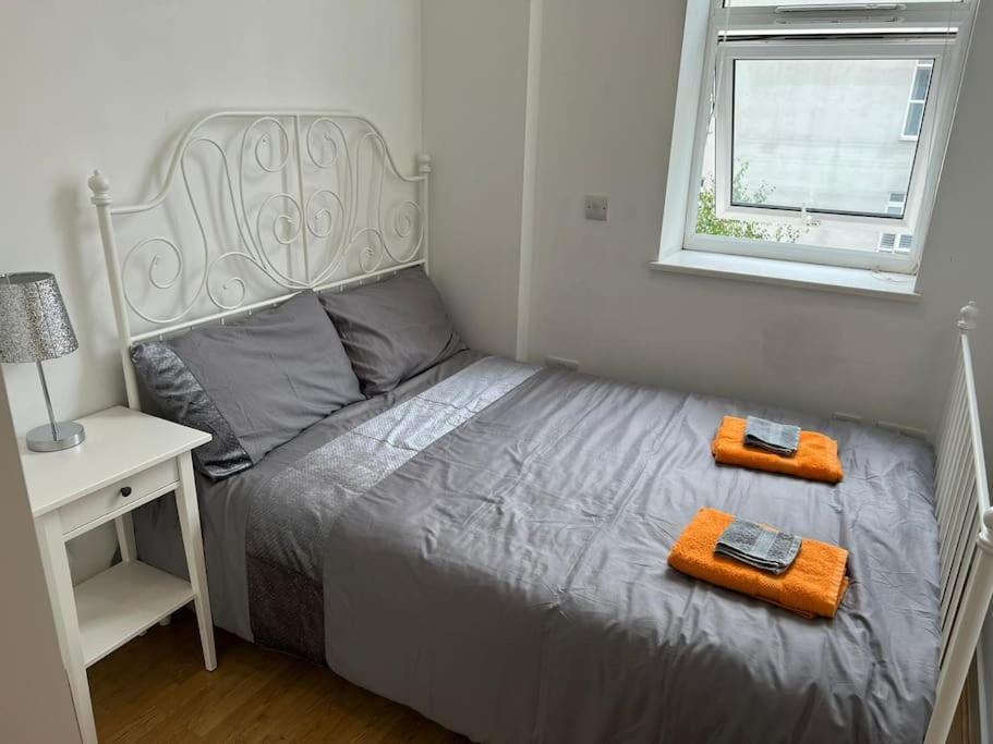 Stunning 2 Bed Flat! Centrally Located In London, Uk! *