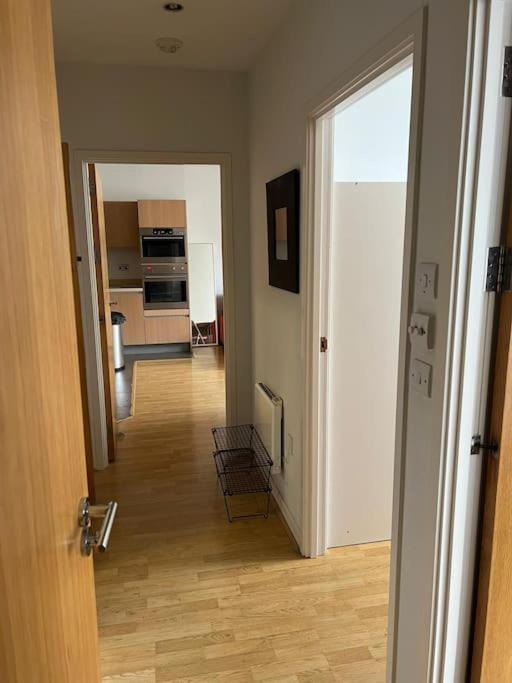 Stunning 2 Bed Flat! Centrally Located In London, Uk! *