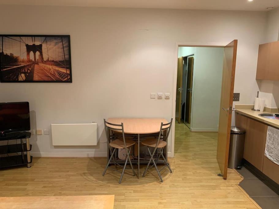 Stunning 2 Bed Flat! Centrally Located In London, Uk! *