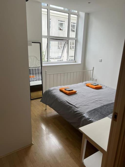 Apartment Stunning 2 Bed Flat! Centrally Located In London, Uk! *