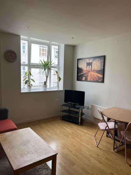Stunning 2 Bed Flat! Centrally Located In London, Uk! Apartment
