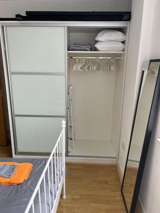 Stunning 2 Bed Flat! Centrally Located In London, Uk! Apartment *