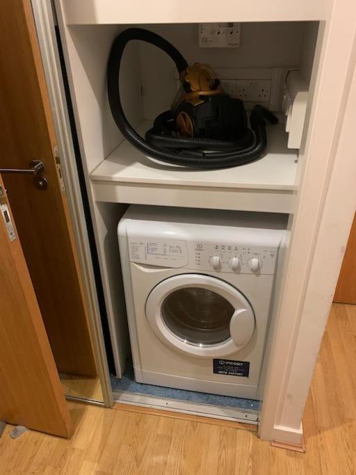 Stunning 2 Bed Flat! Centrally Located In London, Uk! Apartment *