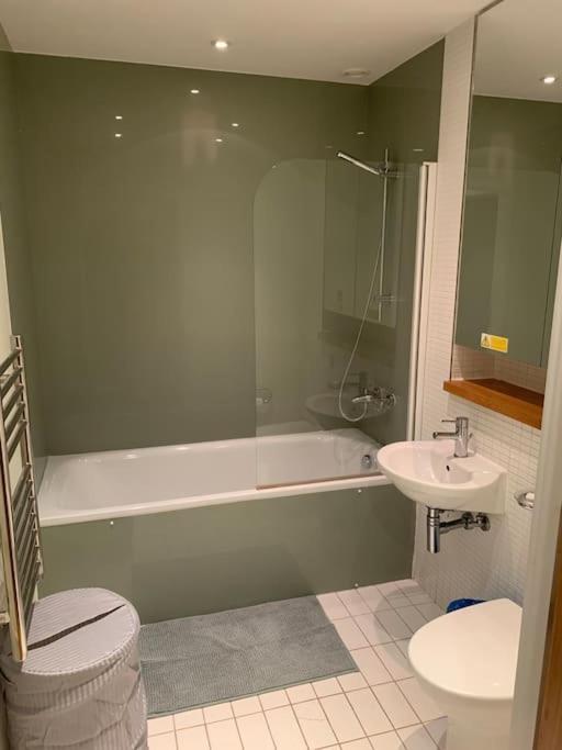 Stunning 2 Bed Flat! Centrally Located In London, Uk! Apartment *