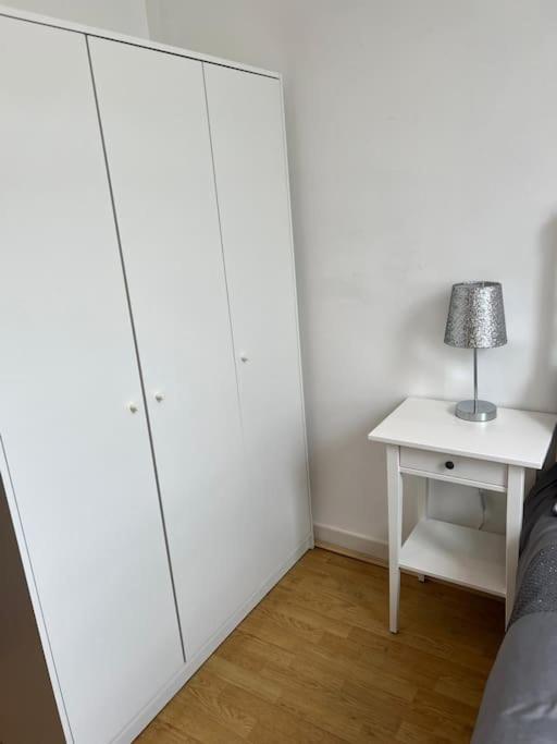 Stunning 2 Bed Flat! Centrally Located In London, Uk! *