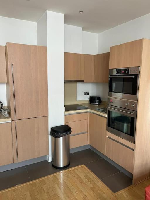 Apartment Stunning 2 Bed Flat! Centrally Located In London, Uk! *