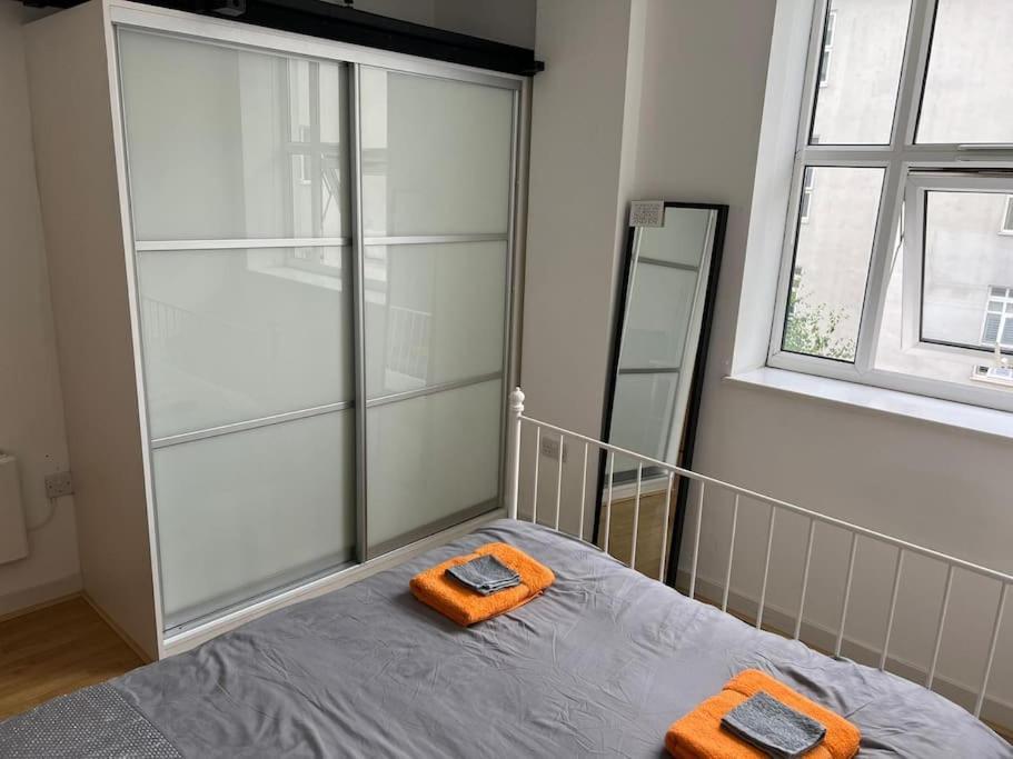 Stunning 2 Bed Flat! Centrally Located In London, Uk! Apartment *