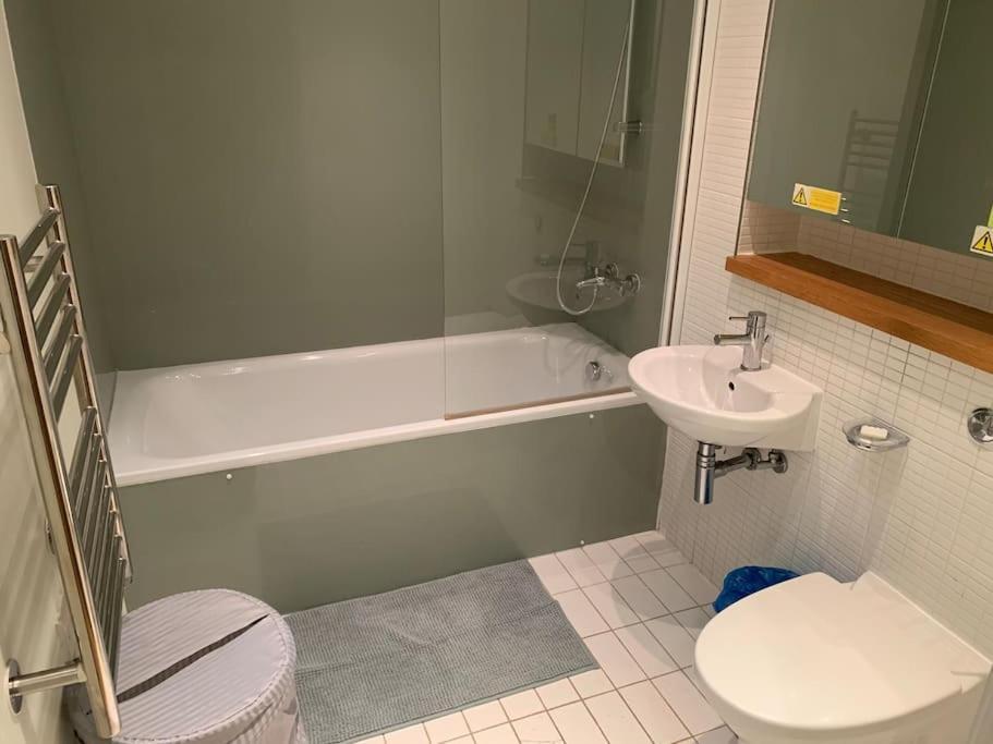 Apartment Stunning 2 Bed Flat! Centrally Located In London, Uk! London