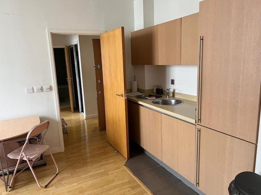 Stunning 2 Bed Flat! Centrally Located In London, Uk! Apartment London
