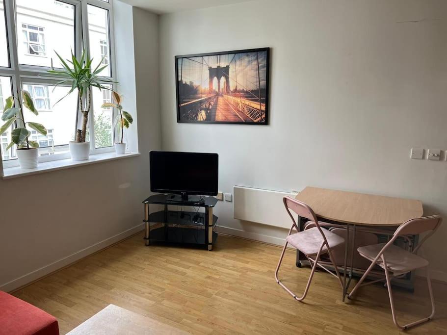 Apartment Stunning 2 Bed Flat! Centrally Located In London, Uk! London