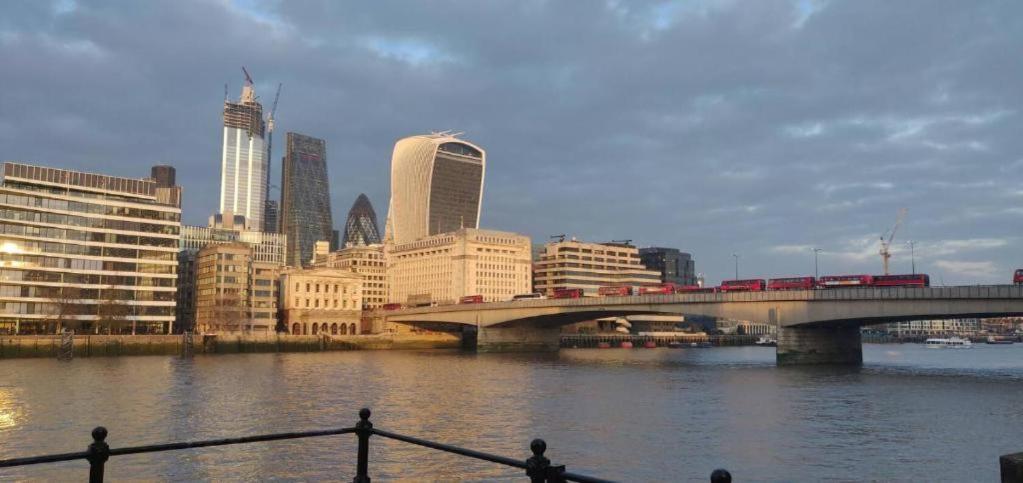 Modern Deluxe 1 Bed Bermondsey Bridge Apartment