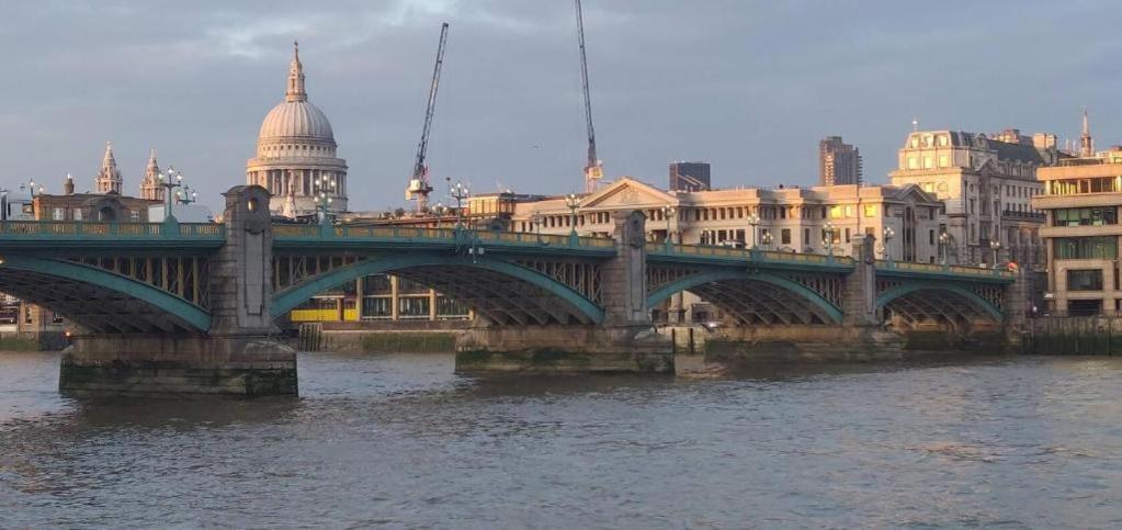 Modern Deluxe 1 Bed Bermondsey Bridge