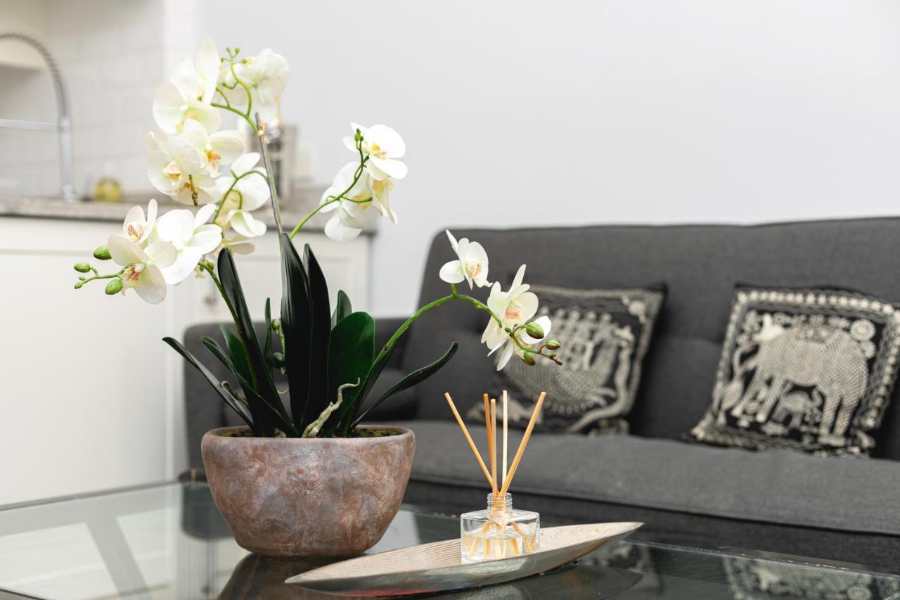 Penthousestays Notting Hill - Spacious 3 Bedroom King Bed - Near Portobello Road & Kensington High Street *