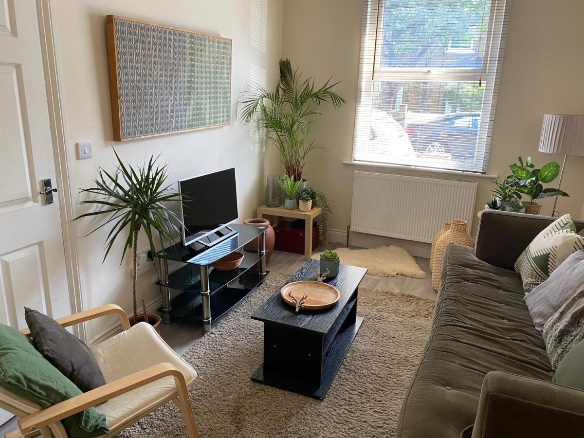 Сasa de vacaciones 35 Mins To London. 3 Bedrooms. 2 Bathrooms With Garden Londres