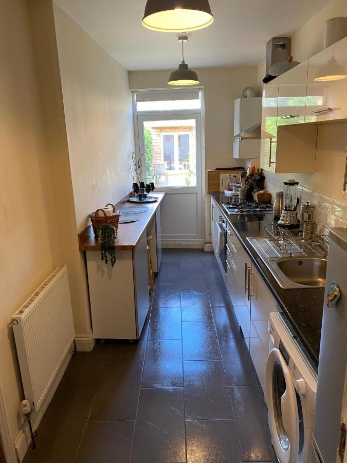 35 Mins To London. 3 Bedrooms. 2 Bathrooms With Garden Ferienhaus *