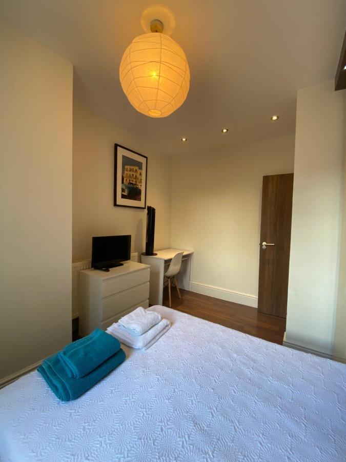 Notting Hill Next Door Bedroom In The Share Flat Guest house *