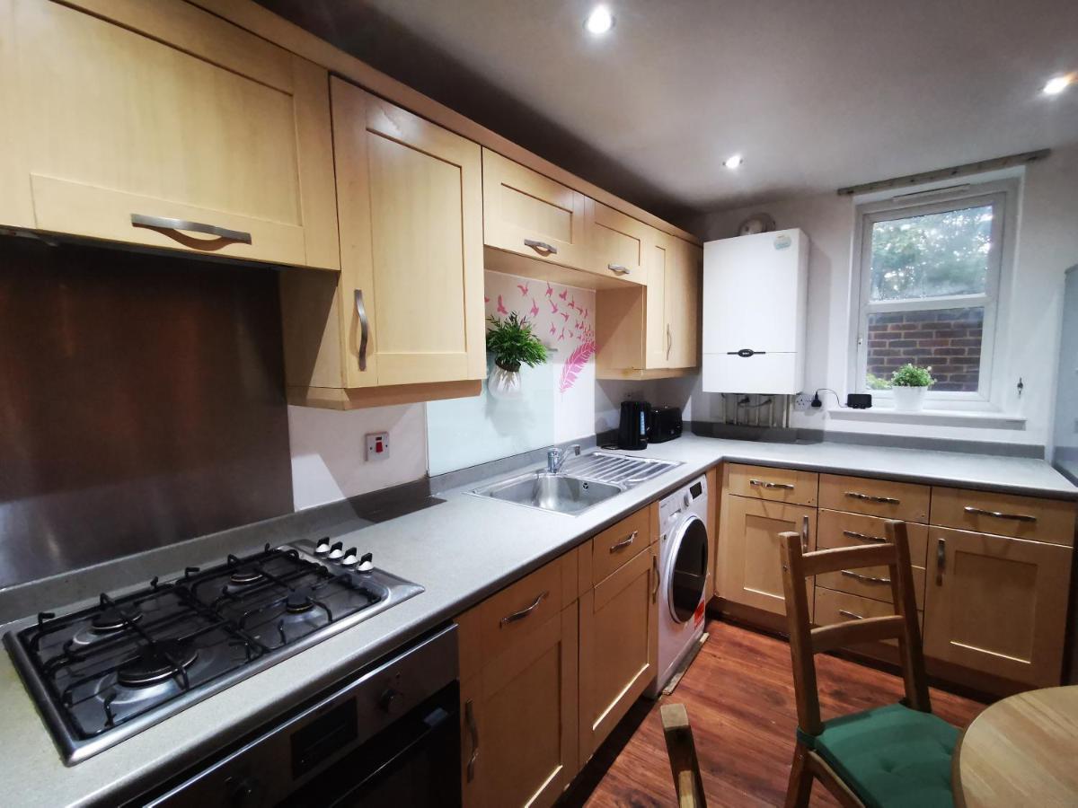 Apartment Apartment: 2-bed Oasis With Rapid Transit Access