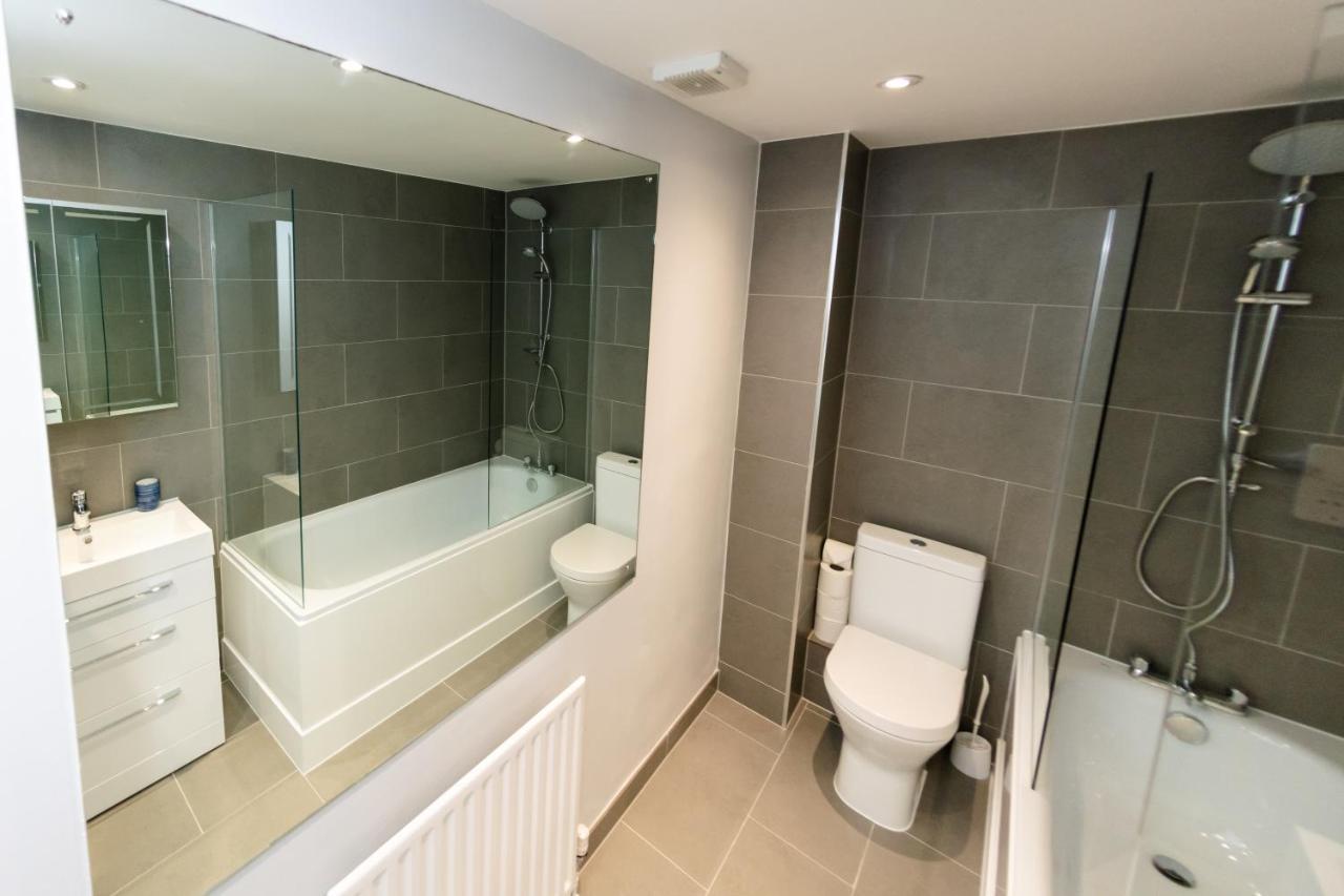 Two Bedroom Duplex In Angel High Street London