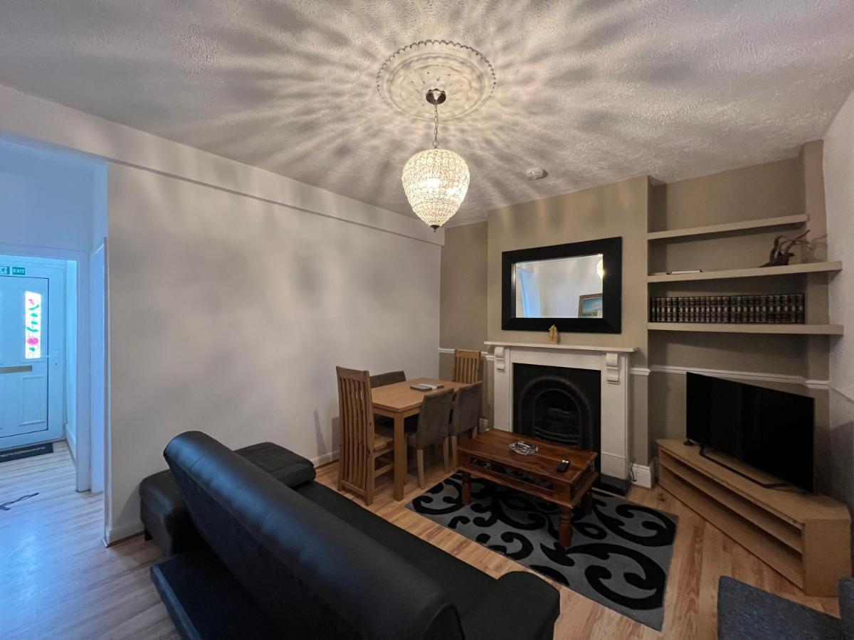 Entire Luxury 4 Bedroom Victorian House With 2 En-suite - Forest Hill, Appartement Londen