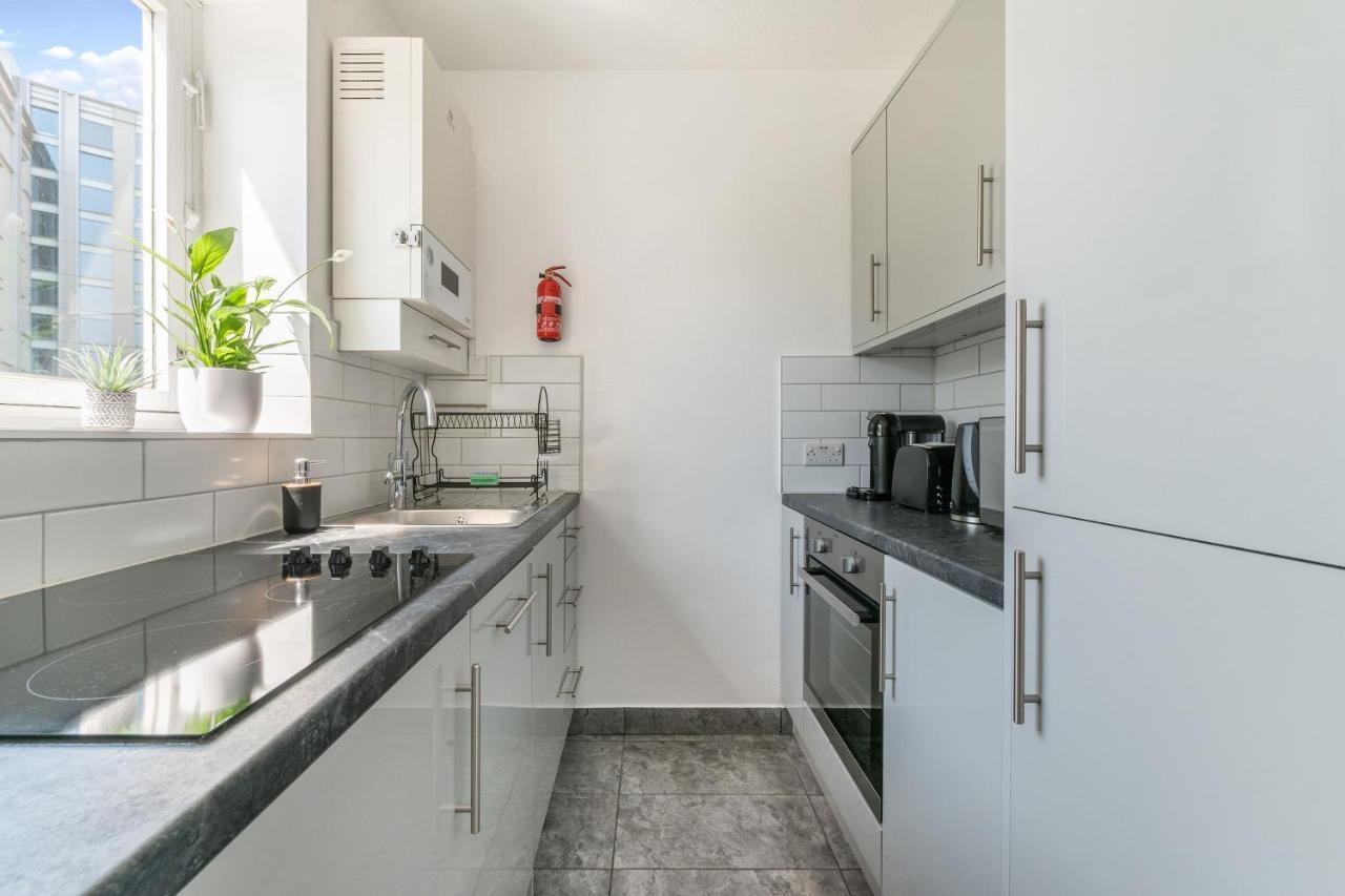 Lovely 1 Bedroom In Waterloo Apartment *