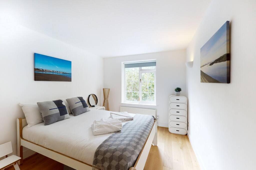Lovely 2 Bedroom Flat Overlooking Canary Wharf Appartement *